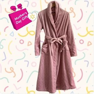 La Vie En Rose Women’s Plush Rose Pink Diamond Pattern Robe Small